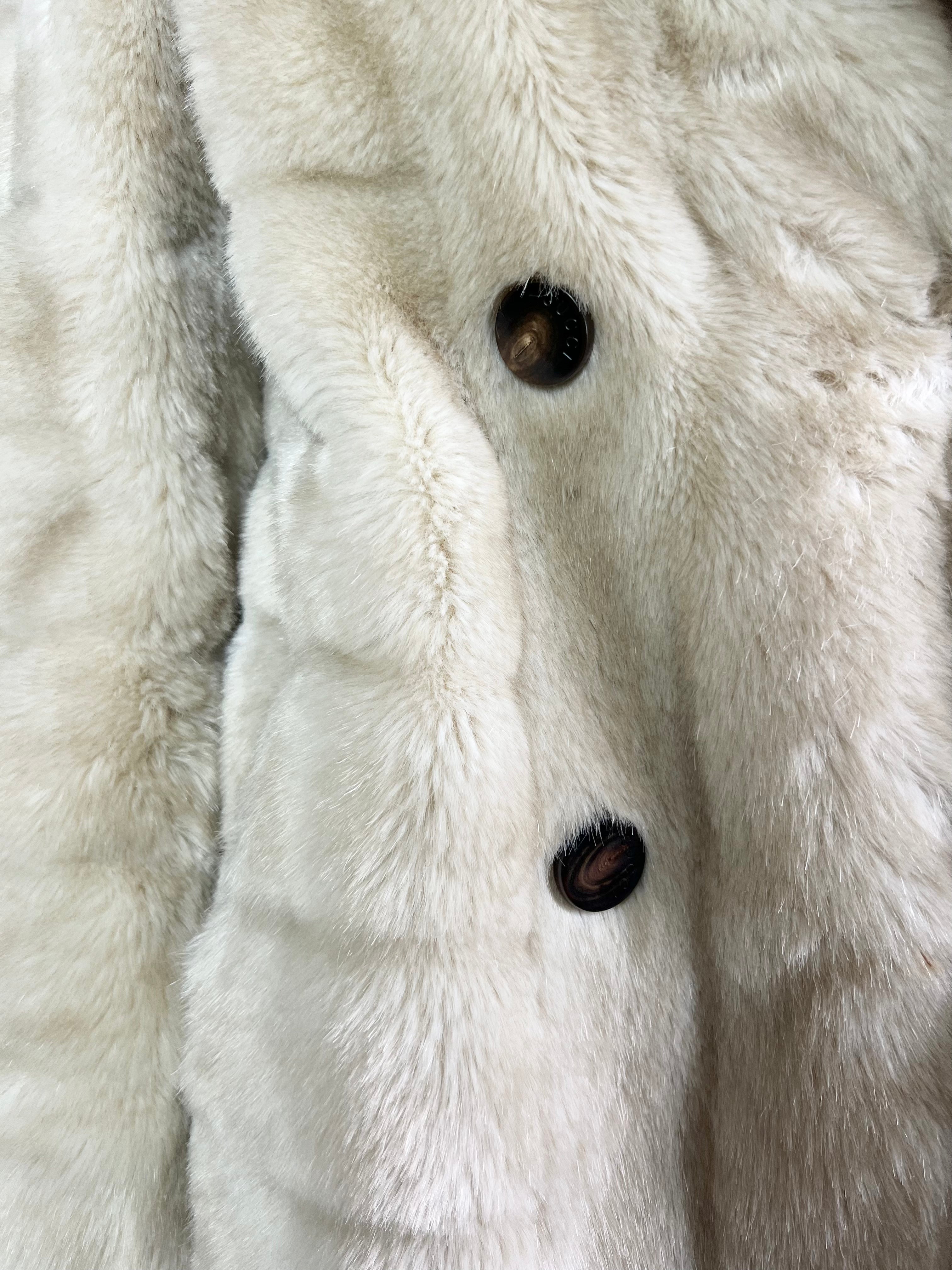 Gucci x Tom Ford Fall 1995 White faux fur coat ref.705723 - Joli Closet